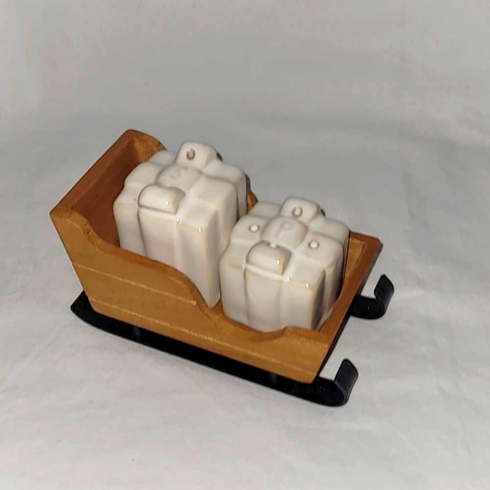 Pottery Barn Sleigh Holiday Gift S&P Set